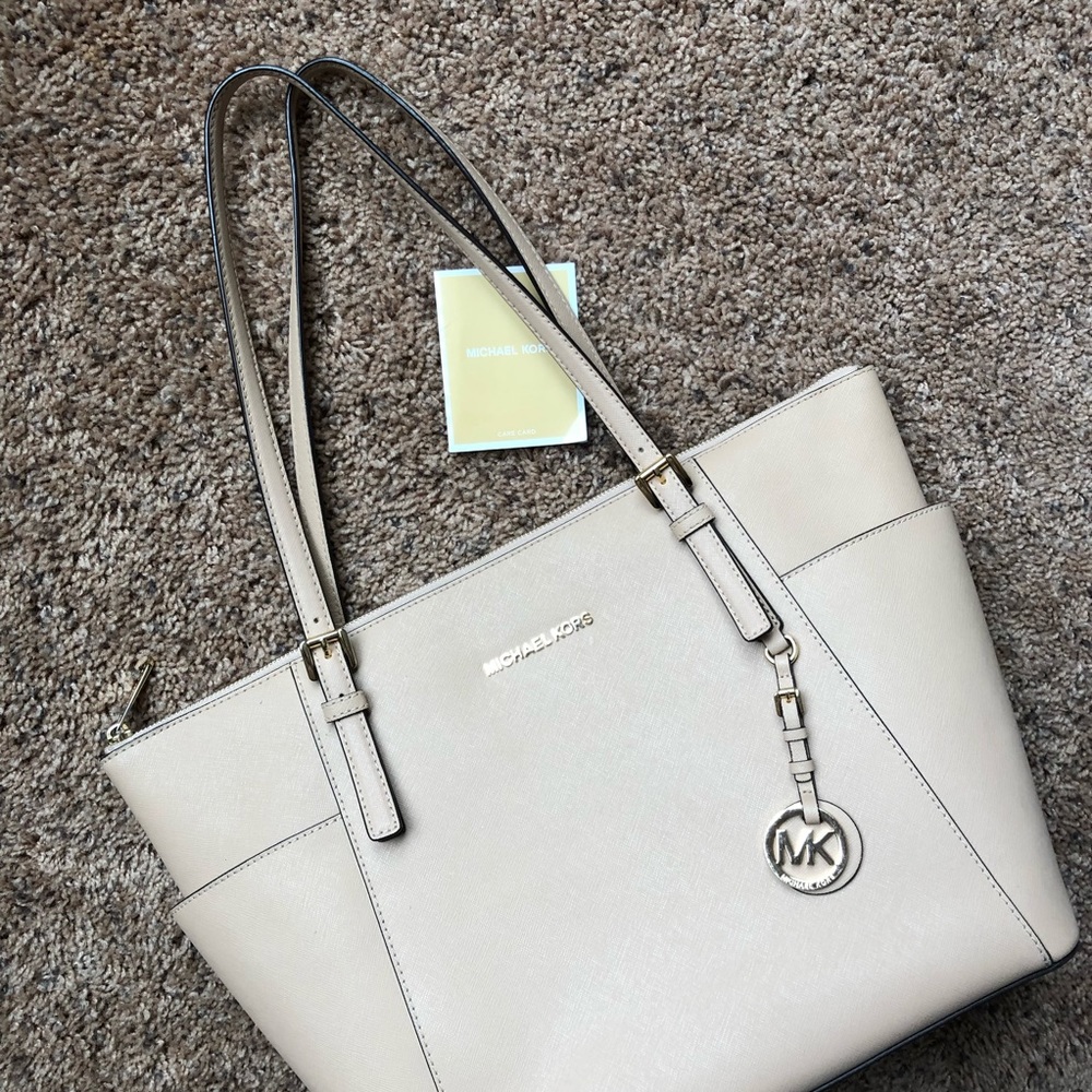 Jet Set Large Top-Zip Saffiano Leather Tote